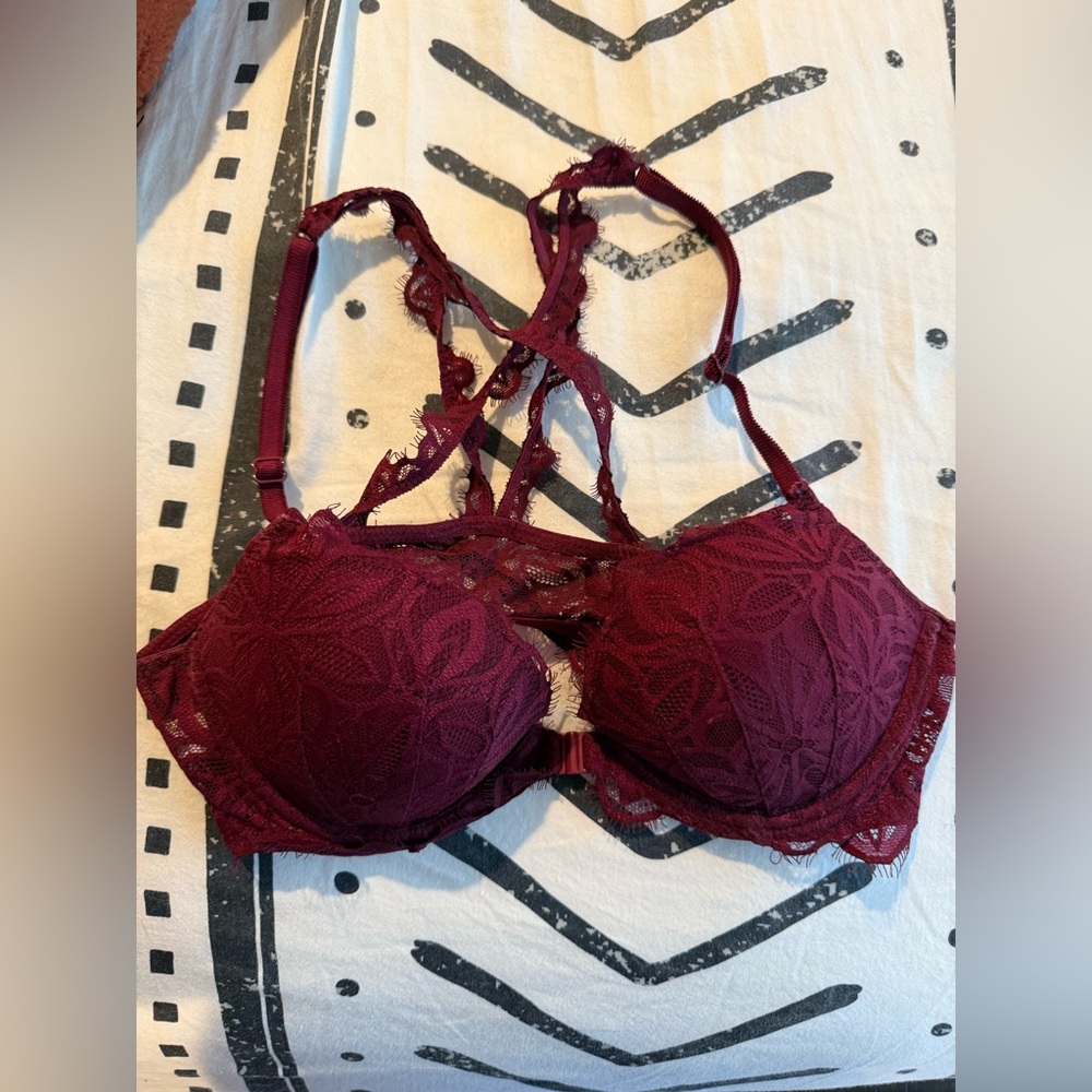 VICTORIA’S SECRET PUSH-UP BRA